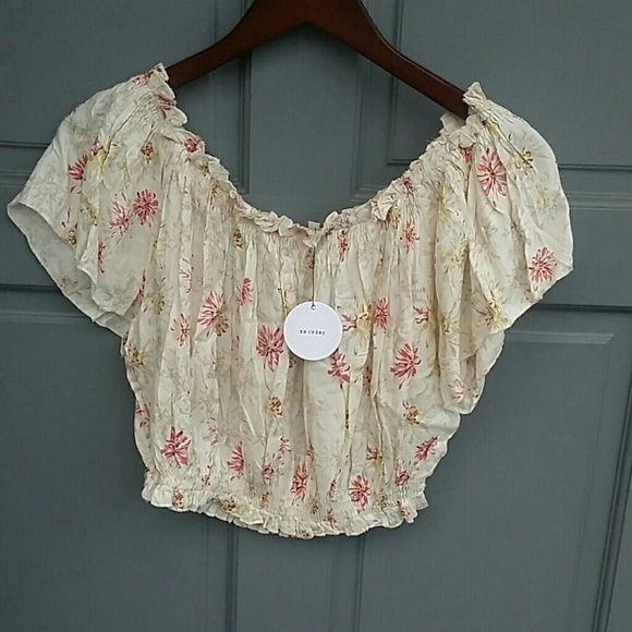 En Creme Tops - En Creme floral crop top- NWT